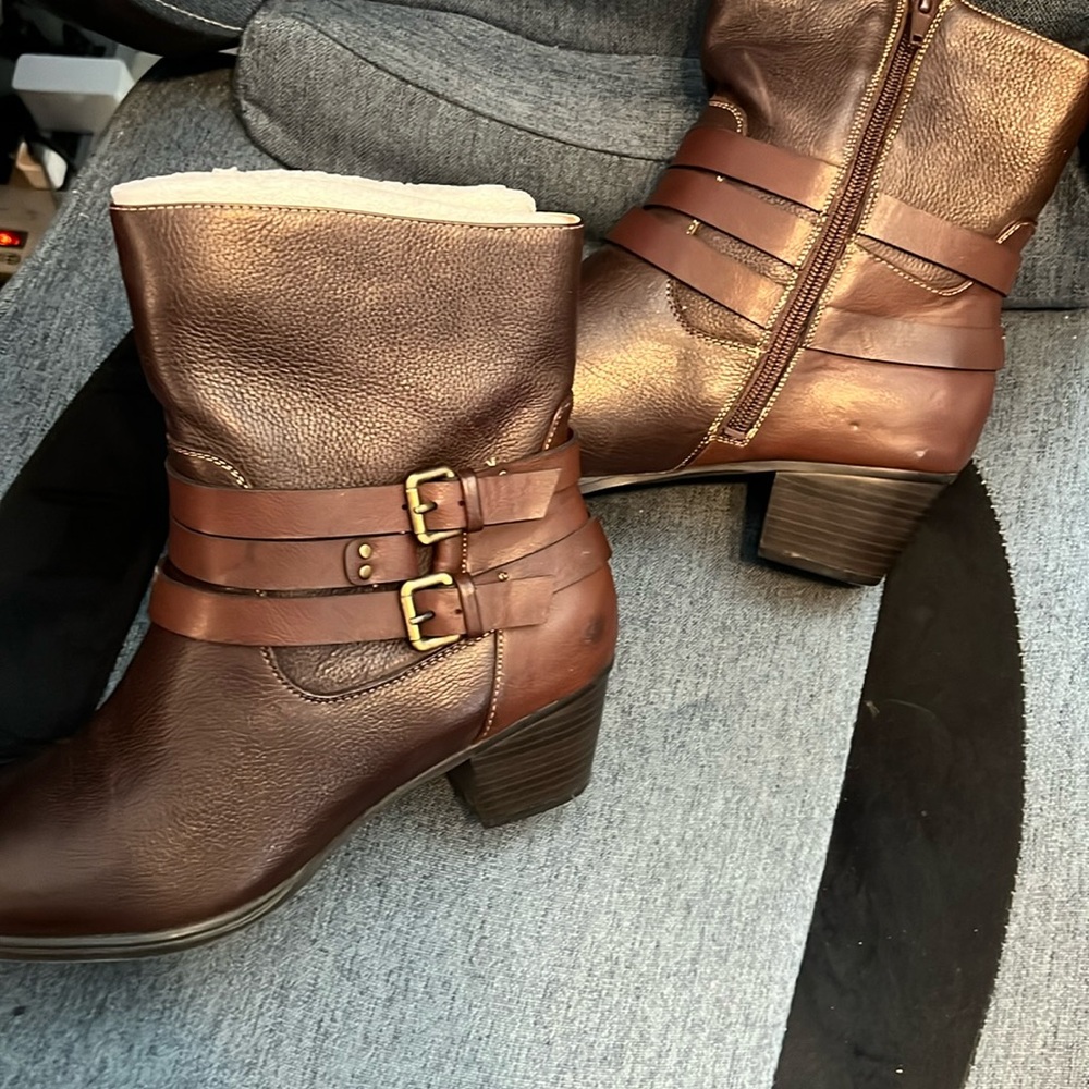 Naturalizer brown leather booties size 9.5